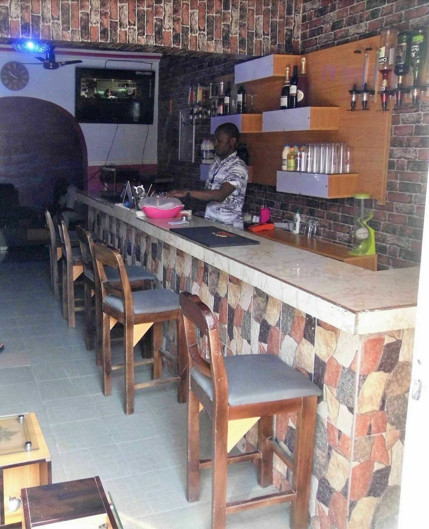 Legendary Inn & Lounge Bale Akiosi Экстерьер фото